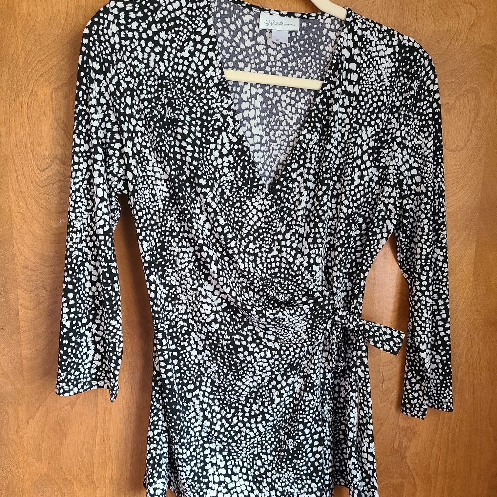 🌟 4/$20 Jaclyn Smith Collection Black and White Top